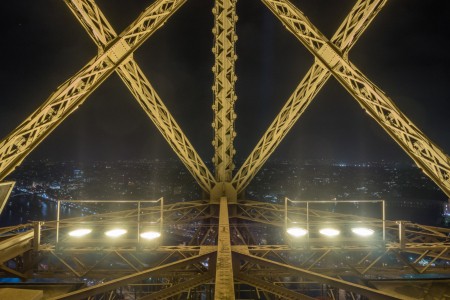 Vista de la estructura de la Torre Eiffel